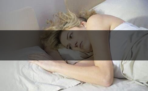 喝茶失眠怎樣才能快速入睡，這樣可以有效防止失-2