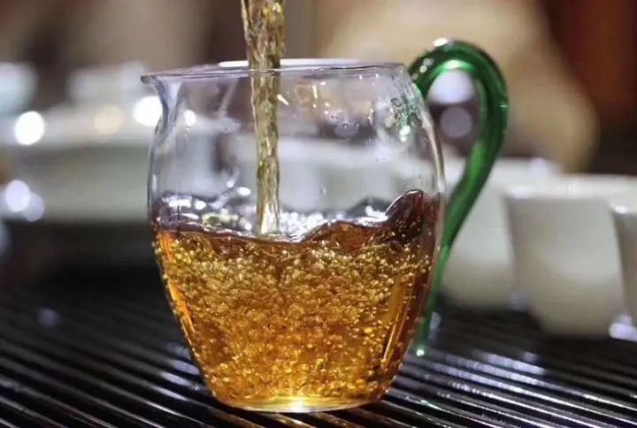 連“喉韻”和“鎖喉”都搞不清楚，就不要說(shuō)懂普洱茶！