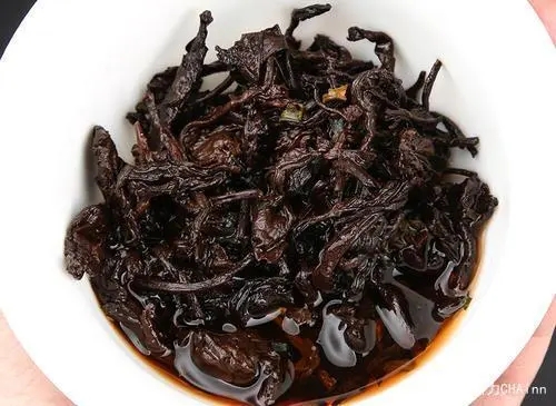 一分鐘學會從普洱熟茶湯色里辨析茶葉品質