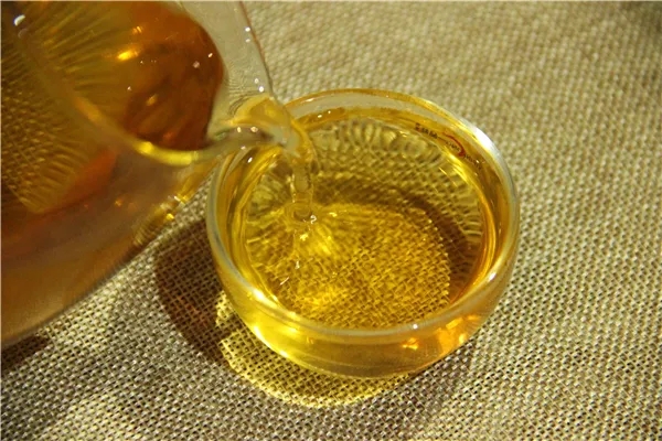 還在用自來水泡茶？難怪你泡的茶滋味不行~