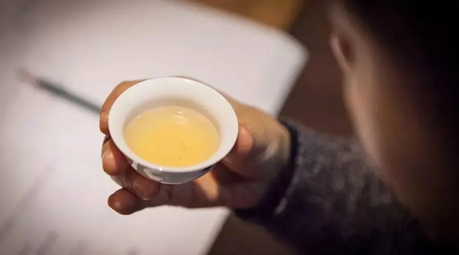 茶和水為什么會“分離”？